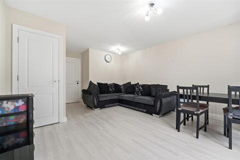 3 bedroom terraced house to rent, Ealing Road, Northolt UB5
