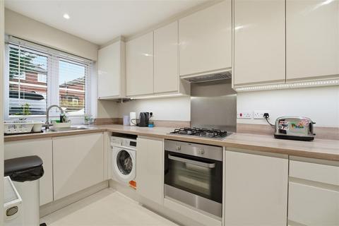 3 bedroom terraced house to rent, Ealing Road, Northolt UB5