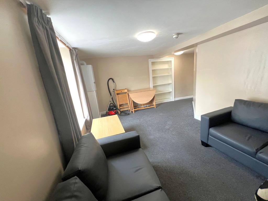 Spacious and well-maintained living room featur...