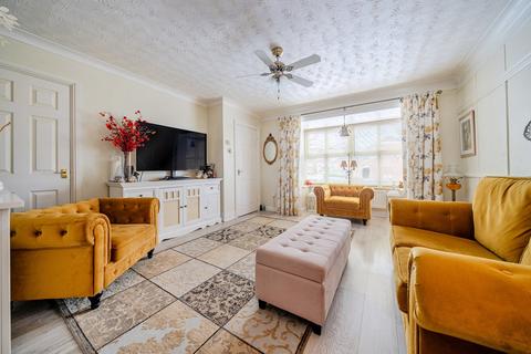 4 bedroom detached house for sale, Montgomery Avenue, Shefford, SG17