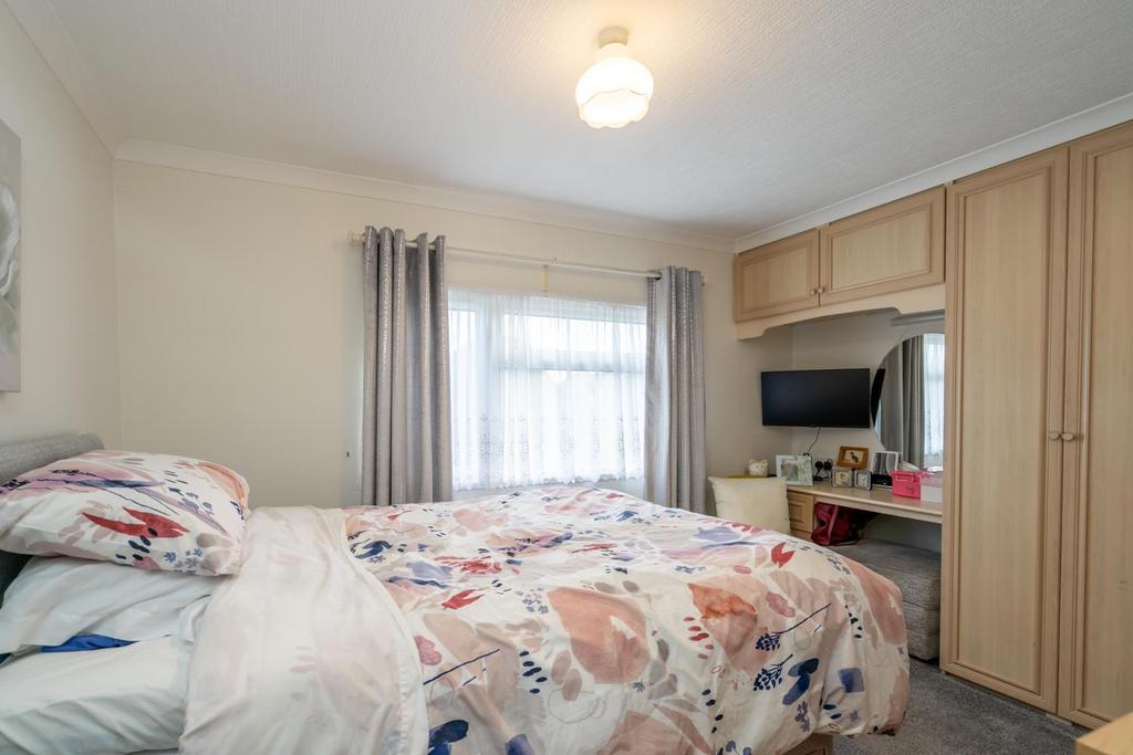 Bedroom 1.jpg