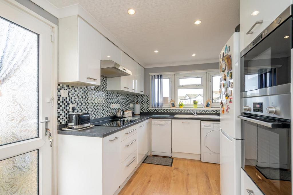 Kitchen (2).jpg