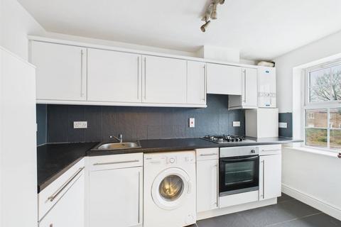 2 bedroom flat for sale, Woodmans Croft, Aylesbury HP19