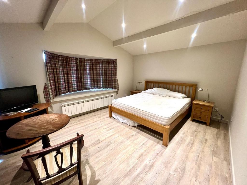 Bed 2.jpg