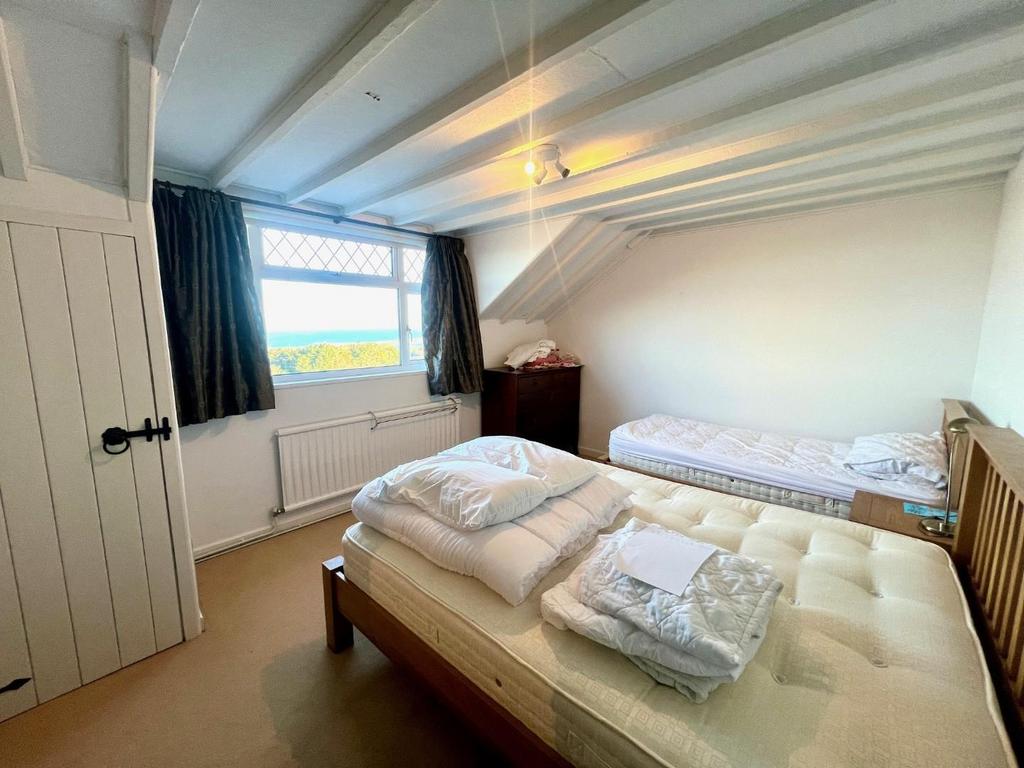 Bed3.jpg