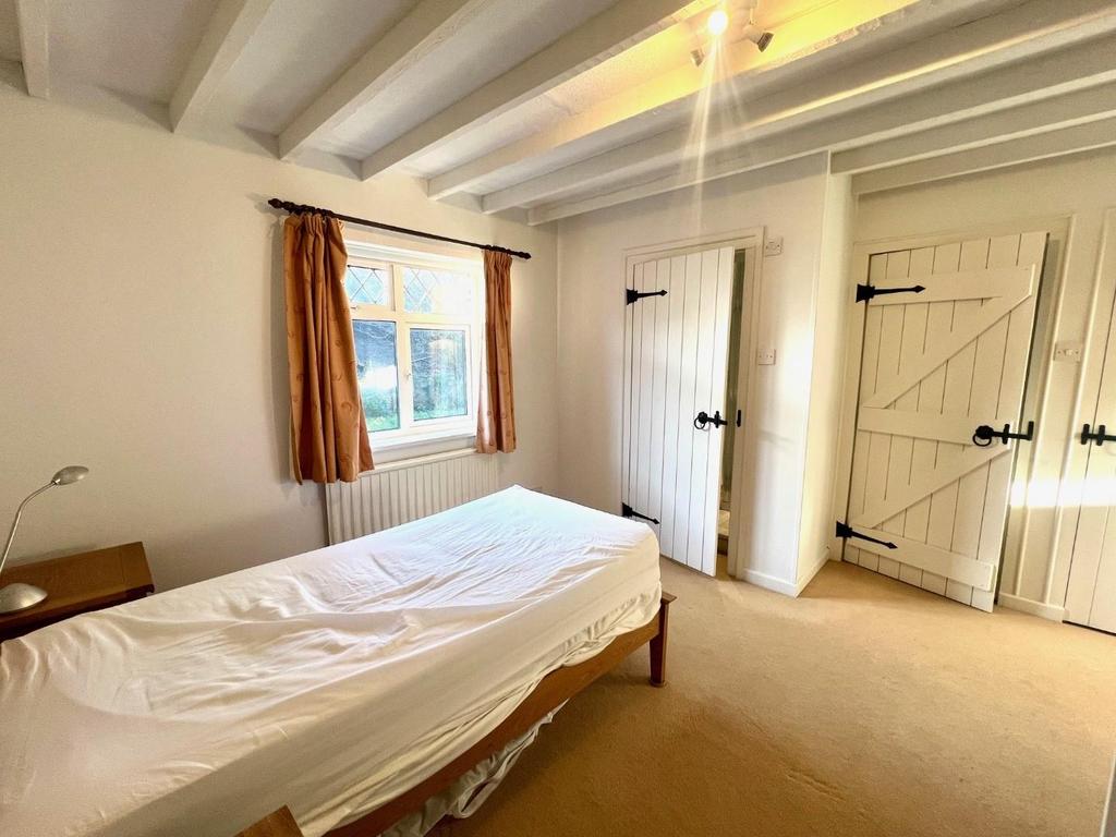 Single bed.jpg