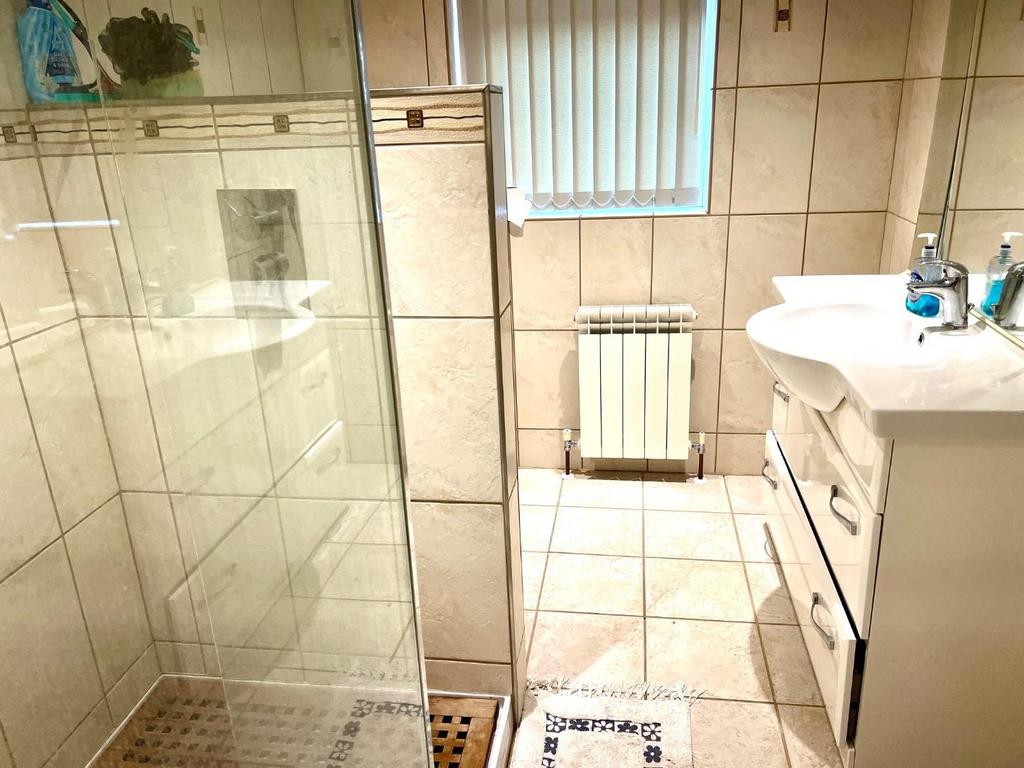 Shower 2.jpg