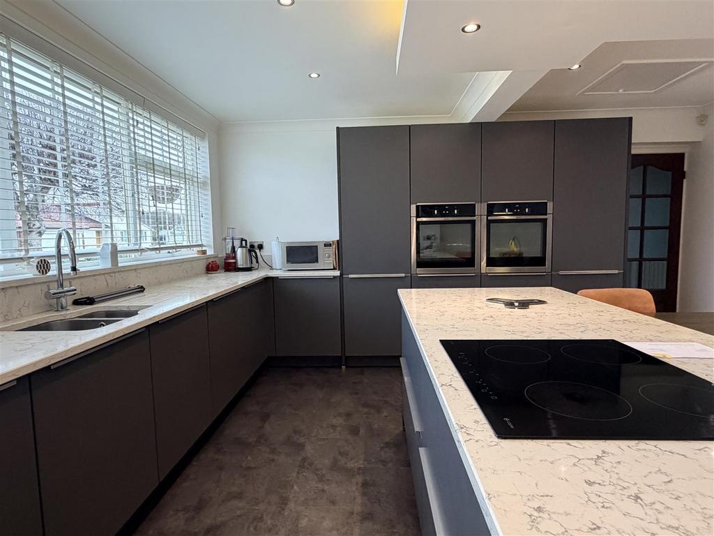Dining kitchen
