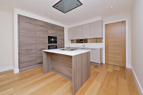 2 bedroom apartment to rent, Beechcroft Avenue, Golders Green, London, NW11
