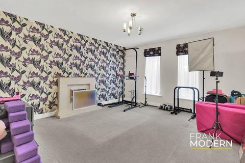 4 bedroom detached house for sale, Bayleaf Avenue, Hampton Vale, PE7
