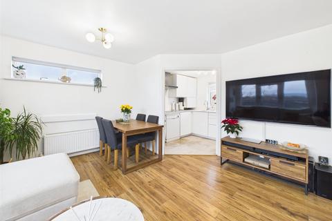 2 bedroom apartment for sale, Pinewood Drive, Cheltenham, Gloucestershire, GL51