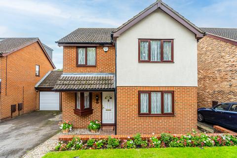 3 bedroom detached house for sale, Darwin Close, St. Albans AL3