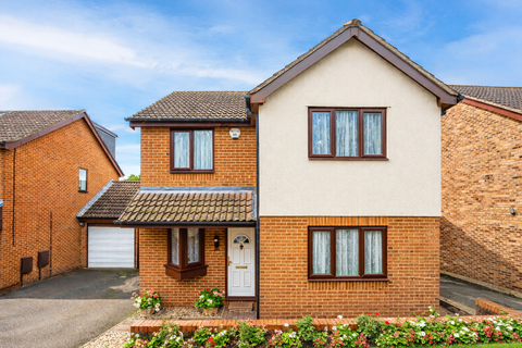 3 bedroom detached house for sale, Darwin Close, St. Albans AL3