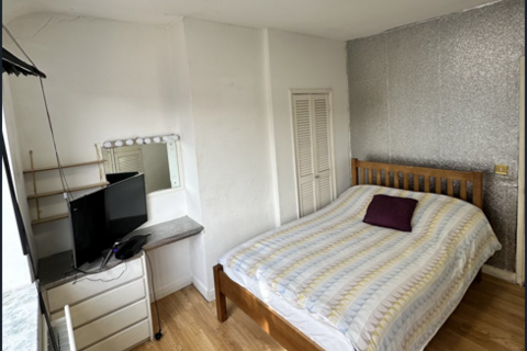 2 bedroom terraced house for sale, Coronation Road, Hayes, Greater London, UB3