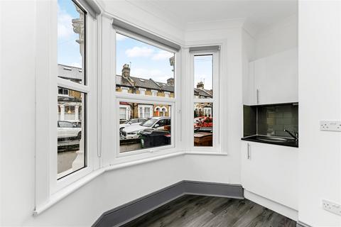 House share to rent, Chestnut Avenue North, Walthamstow, E17
