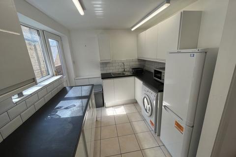 2 bedroom flat to rent, Cowley Road