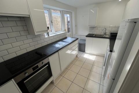 2 bedroom flat to rent, Cowley Road