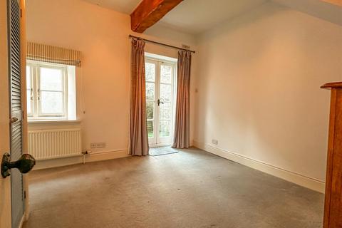 2 bedroom end of terrace house to rent, Clarence Street, Dartmouth