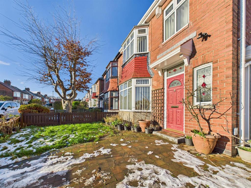 FRONT GARDEN.jpg