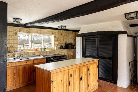 5 bedroom detached house for sale, Moats Lane, South Nutfield