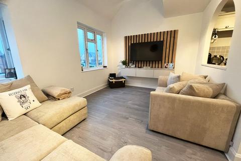 2 bedroom maisonette for sale, Chadwick Drive, Romford