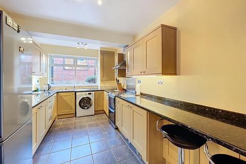 3 bedroom terraced house for sale, The Close, Kenilworth