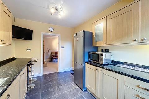 3 bedroom terraced house for sale, The Close, Kenilworth