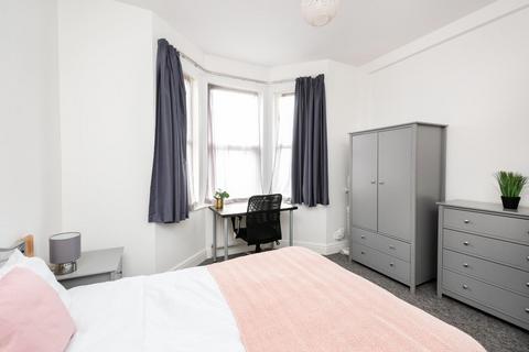 1 bedroom flat to rent, Victoria Terrace, Bath BA2