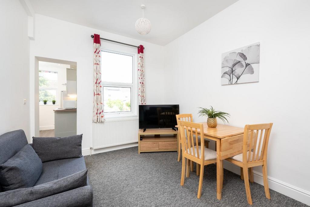 Flat 2, 2 Victoria Terrace, Bath-10.jpg