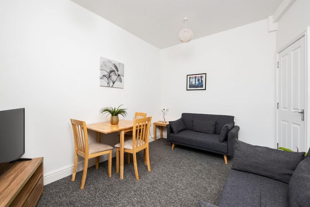 Flat 2, 2 Victoria Terrace, Bath-9.jpg
