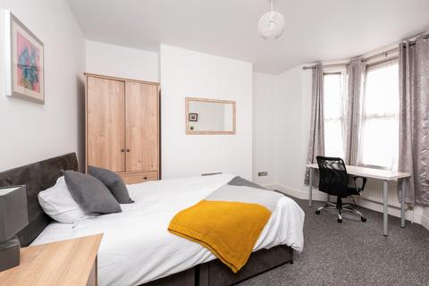 1 bedroom flat to rent, Victoria Terrace, Bath BA2