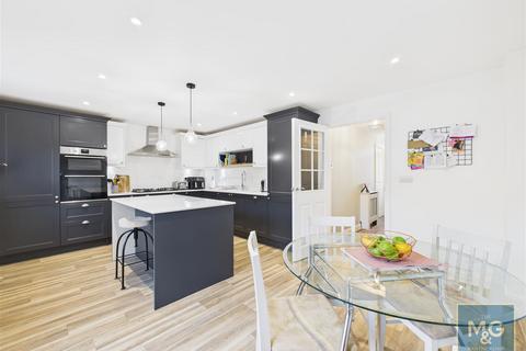 4 bedroom detached house for sale, Wexford Way, Bury St Edmunds IP32