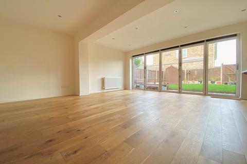 3 bedroom terraced house to rent, Brookend Lane, Kempsey, WR5