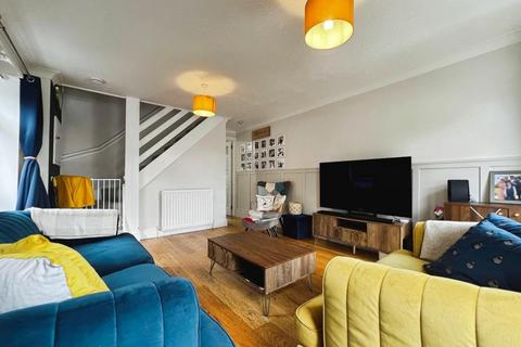 3 bedroom semi-detached house for sale, The Bulrushes, Ashford