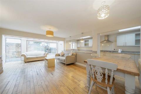 4 bedroom bungalow to rent, Sandhills Meadow, Shepperton TW17