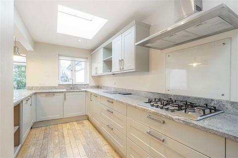 4 bedroom bungalow to rent, Sandhills Meadow, Shepperton TW17