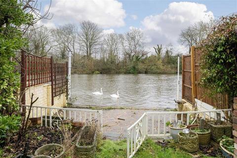 4 bedroom bungalow to rent, Sandhills Meadow, Shepperton TW17