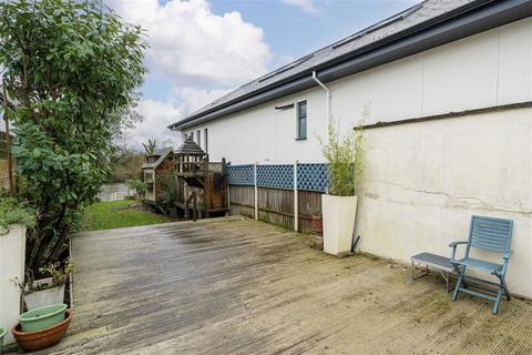 4 bedroom bungalow to rent, Sandhills Meadow, Shepperton TW17