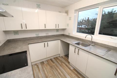 2 bedroom flat to rent, St. Marys Close, Littlehampton