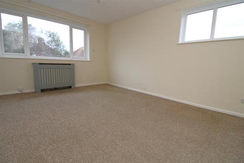 2 bedroom flat to rent, St. Marys Close, Littlehampton