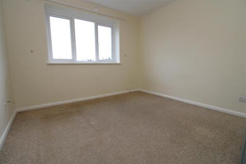 2 bedroom flat to rent, St. Marys Close, Littlehampton
