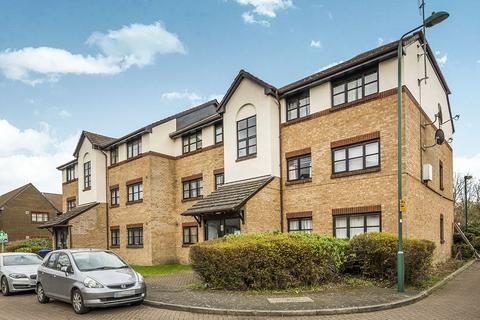 2 bedroom flat to rent, Foxglove Way, Surrey SM6