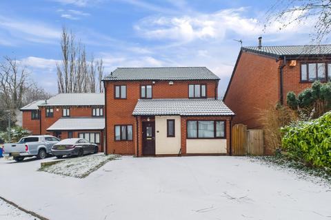 4 bedroom detached house to rent, Bude Avenue, Manchester M29