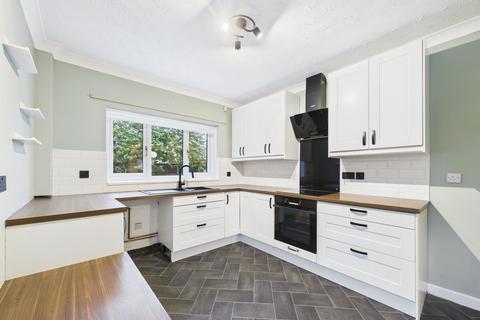 4 bedroom detached house to rent, Bude Avenue, Manchester M29
