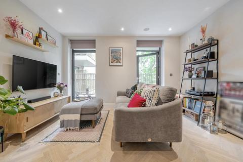 2 bedroom flat for sale, Holden Road, Woodside Park