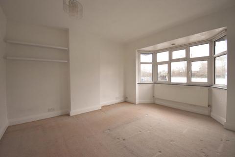 3 bedroom detached house to rent, Cleveland Close, WALTON-ON-THAMES, KT12