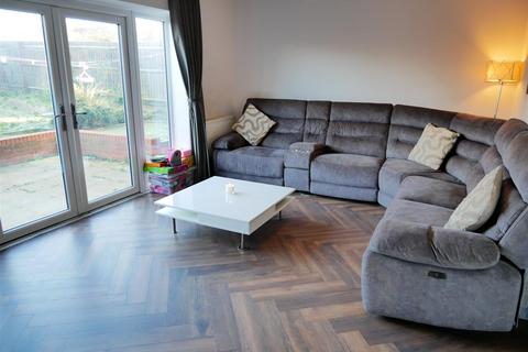 3 bedroom semi-detached house for sale, Larkspur Drive, Calne