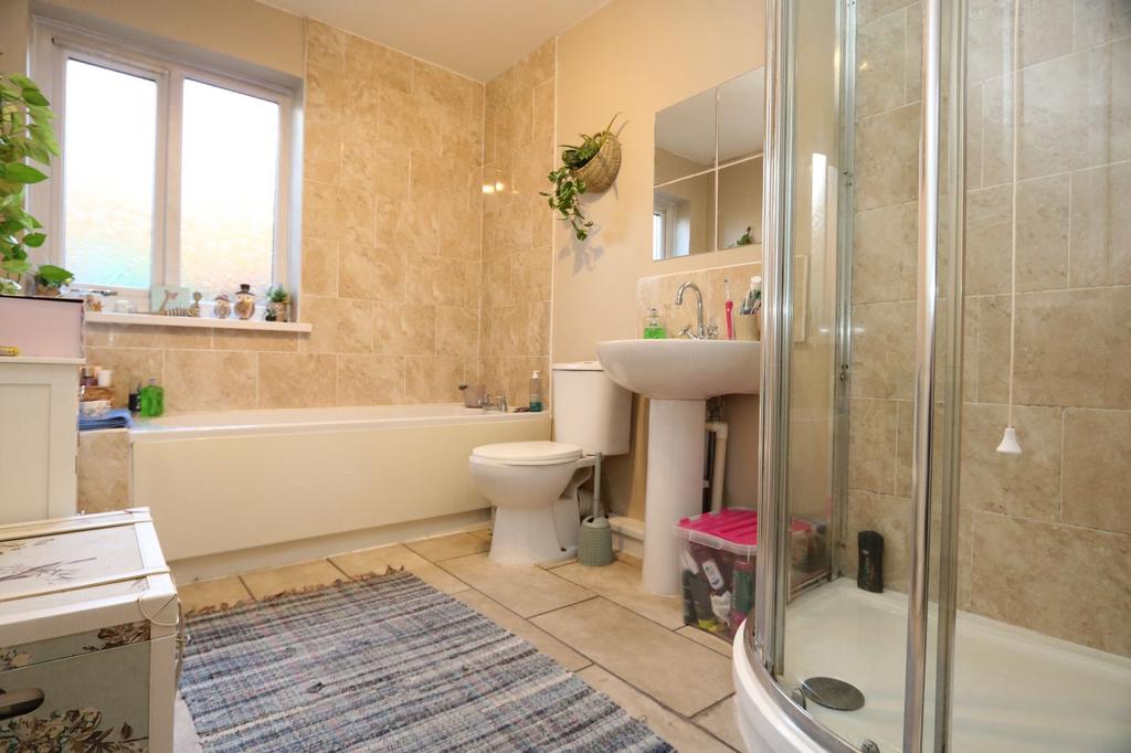 Bathroom (Ground Floor)
