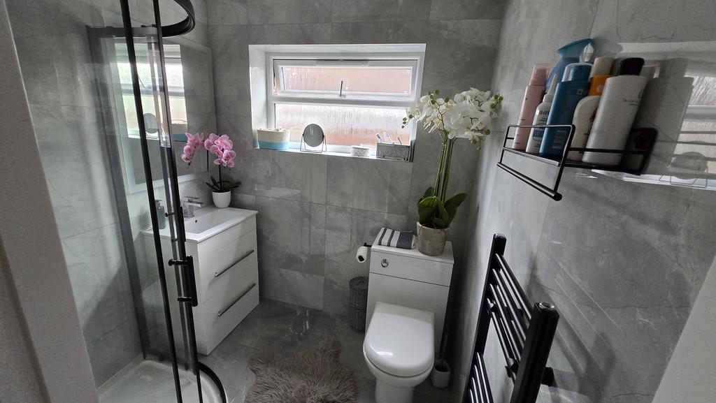 Bathroom (Ground Floor)