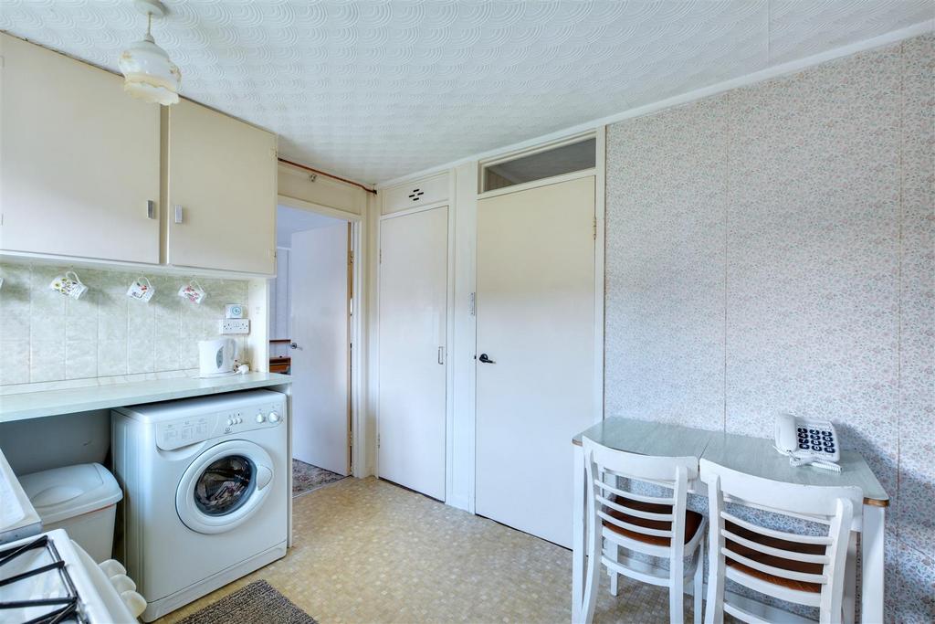 Kitchen 2.jpeg